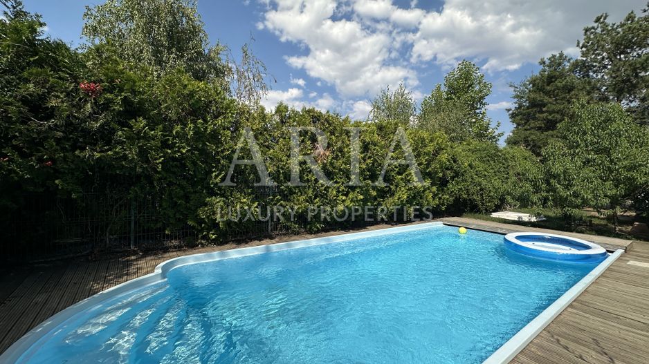 Vilă cu piscină | COMPLEX REZIDENTIAL EROU IANCU NICOLAE - Poză 1