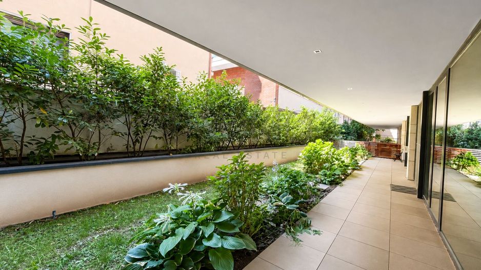 Apartament 4 camere cu curte generoasă - Poză 1