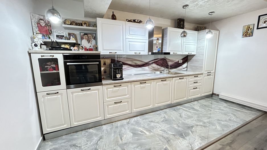 Pensiune Casa Eva Statiunea 2 Mai - 12 camere - teren 600 mp - Poză 11