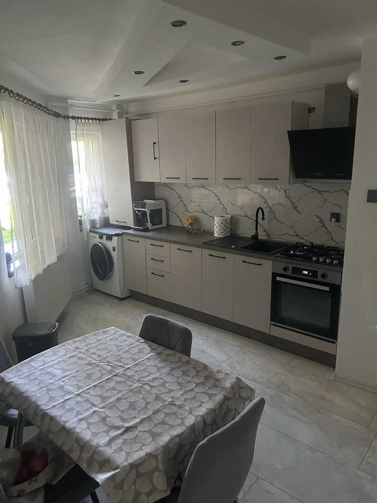 Apartament 3 camere M16 str.Careiului colt cu str.musetel - Poză 1