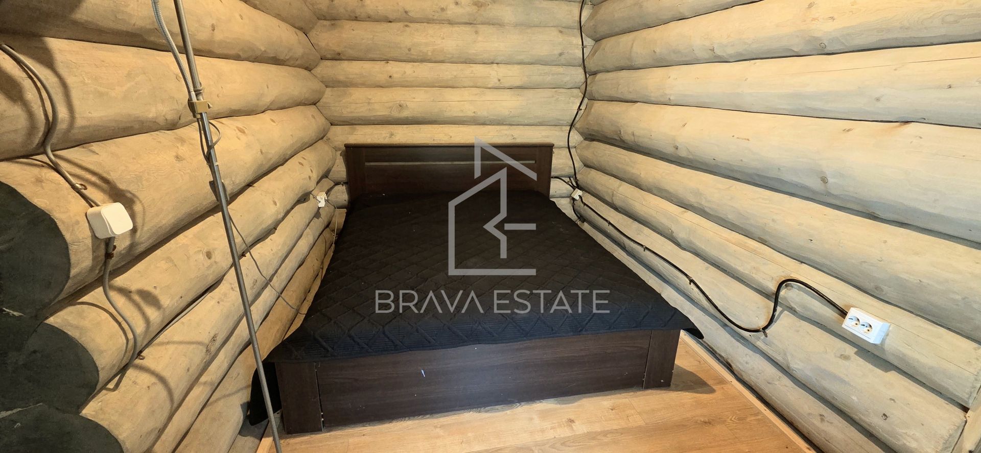 Cabană din lemn rotund, 210mp, ciubăr, jacuzzi, foișor, localitatea Băișoara - Poză 15
