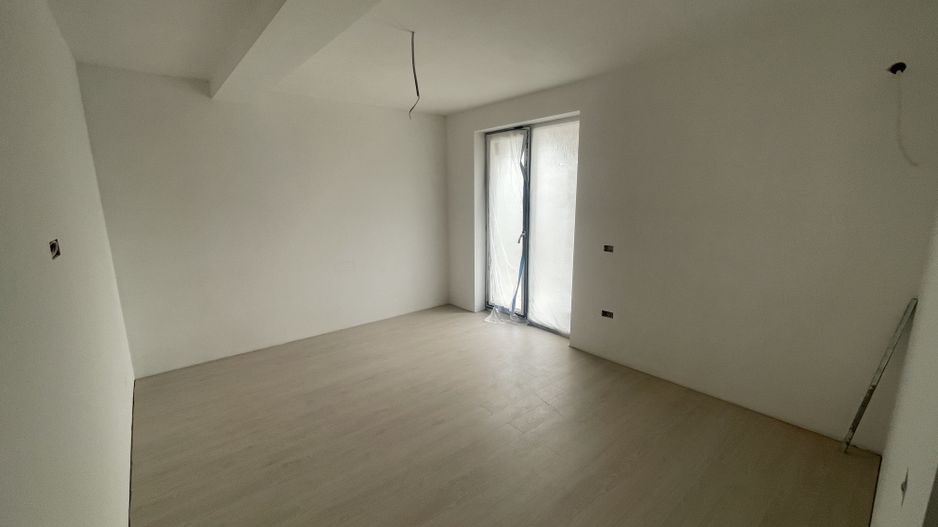 Giroc-Eso | Apartamente decomandate | Gradina proprie | Loc de parcare inclus - Poză 1