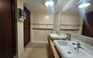 Pensiune cu lift ,restaurant ,20 locuri parcare - Delfinariu/Constanța - Poză 12