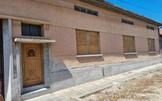 De vanzare casa cu 3 camere in Ciresu - Poză 2