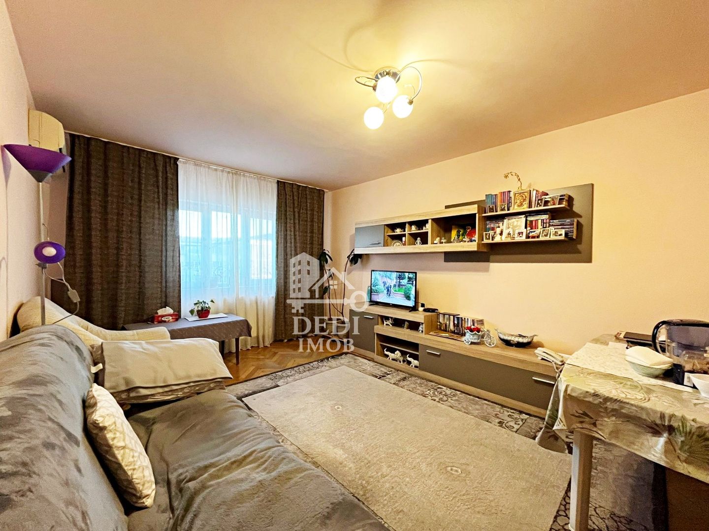 Apartament cu 3 camere de vanzare in zona Rogerius, Oradea - Poză 1