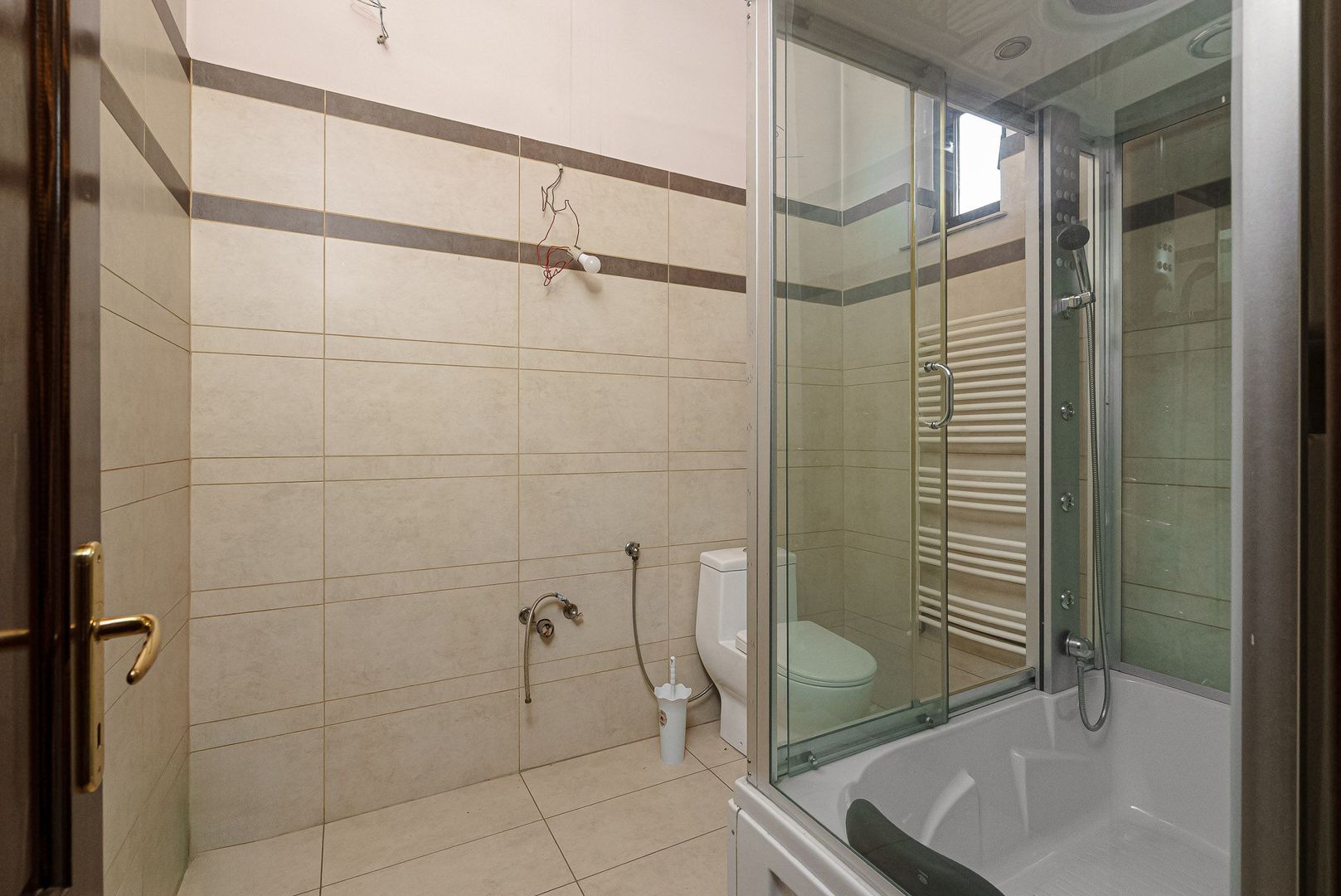 RAHOVA Salaj Vila 2007 S+P+1+M calitate superioara 370 mp - Poză 29