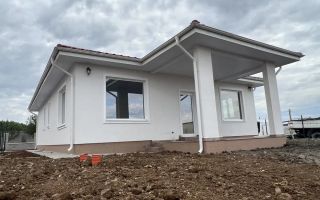 Casa dintre lacuri, Crevedia, cartier nou. - Poză 3