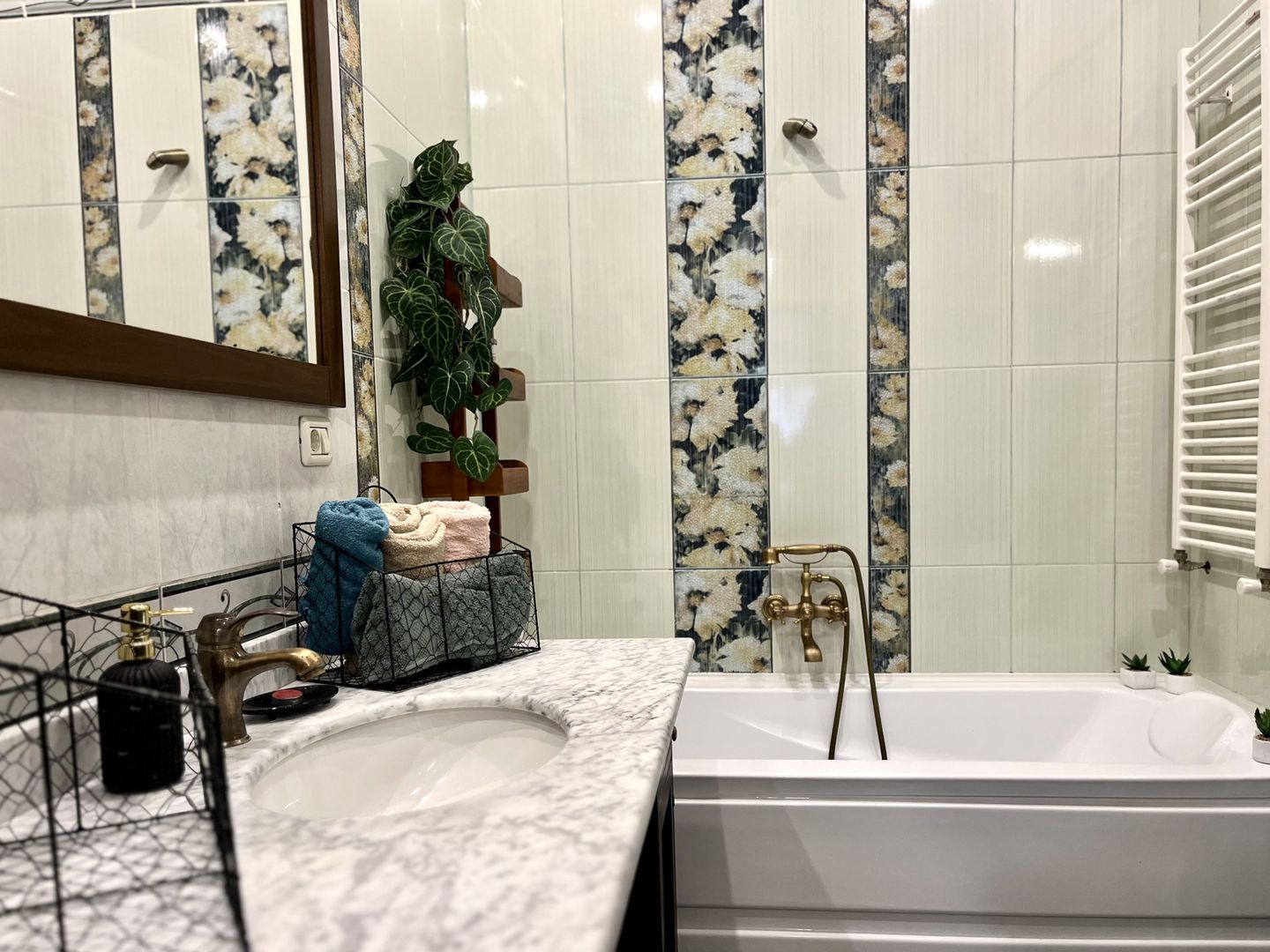 Apartament grandios cu vedere spectaculoasă spre Piața Libertății - Poză 26