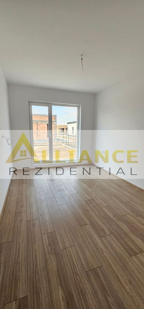 Casa 4 Camere | 200 M de Blv. | Curte amenajata - Poză 9