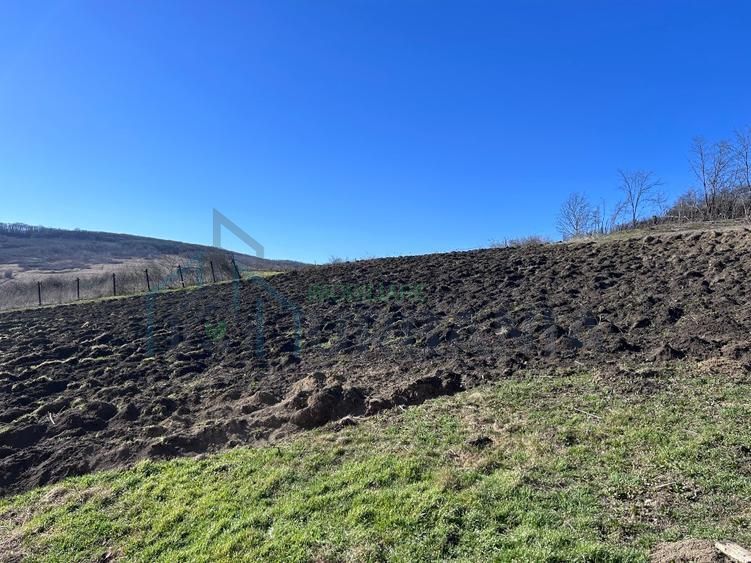 Casă modernă, spațioasă, gata de mutat,6400 mp teren, terase și garaj 399.000 € - Poză 15