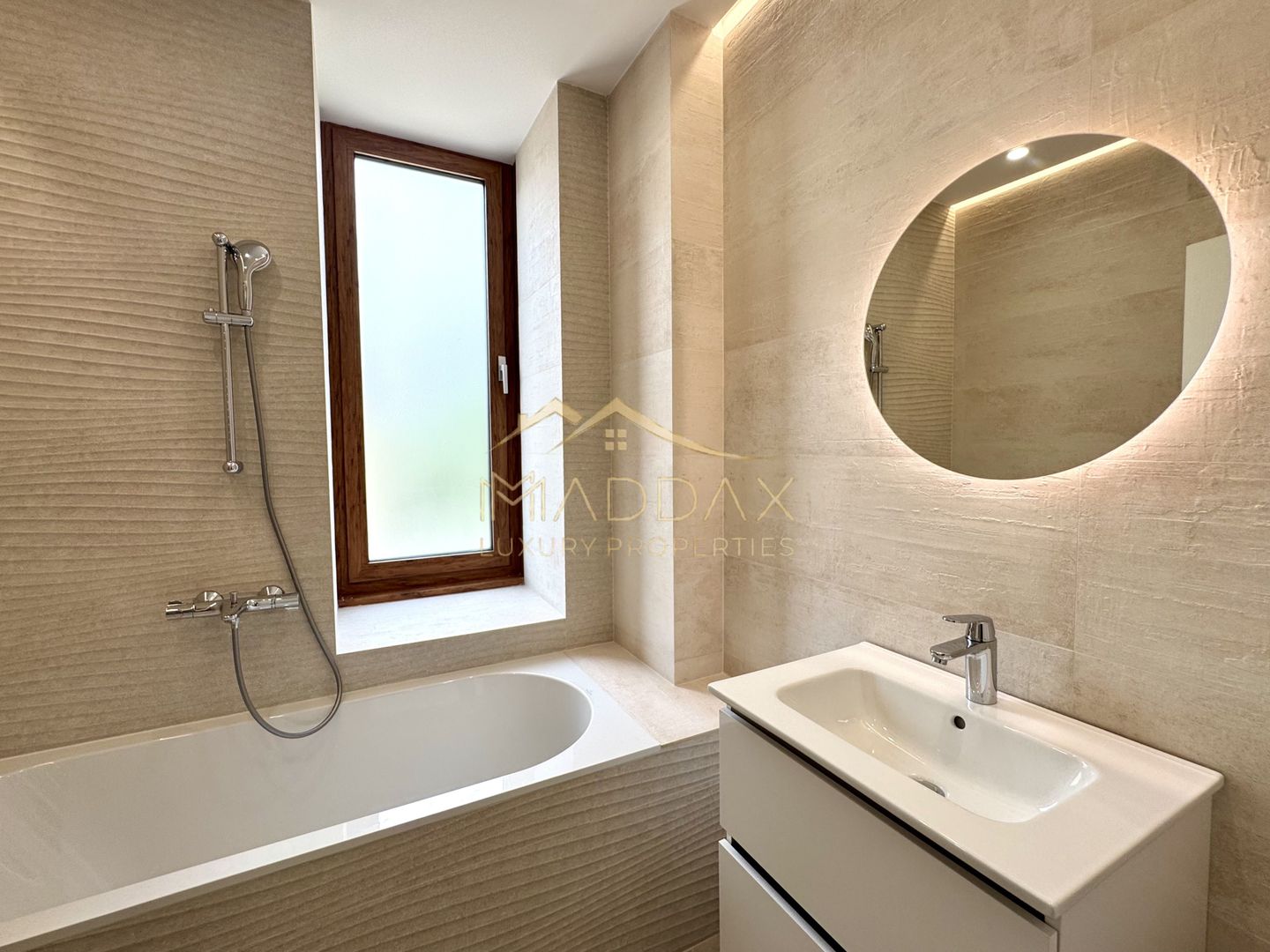 Vila cu 6 camere *575mp* / 2 locuri parcare // Pipera- Iancu Nicolae - Poză 42