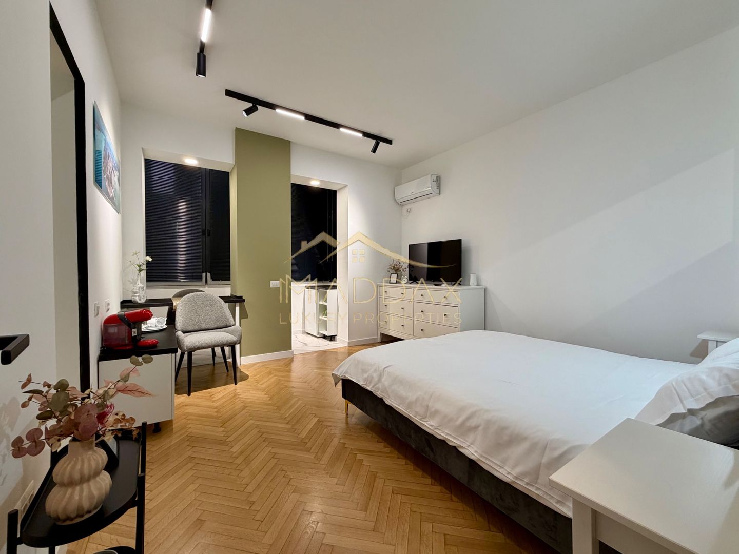 Studio *mobilat complet* // Piata Amzei - Poză 1
