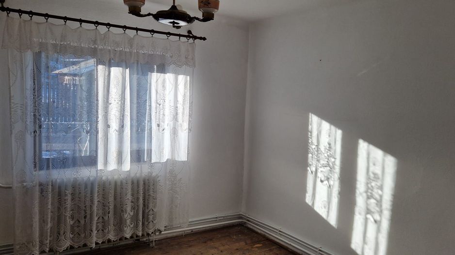 Casă / Vilă cu 3 camere de vânzare în Falticeni - Poză 7