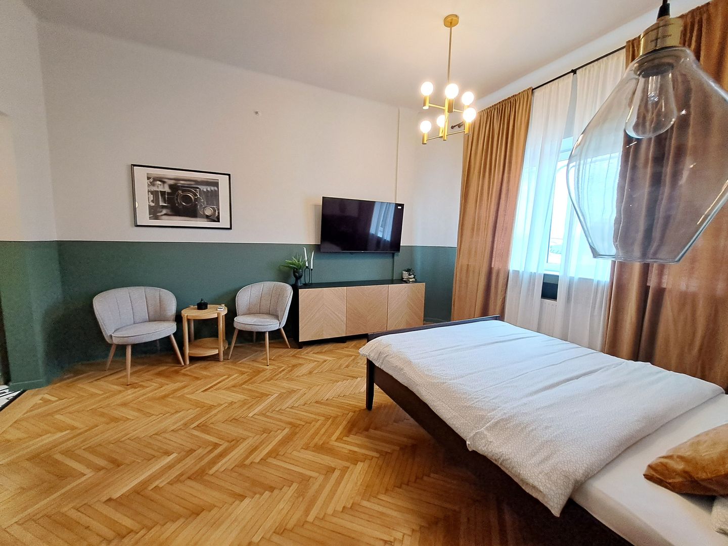 Studio exclusivist in zona Dacia - piata Gemeni - Poză 2