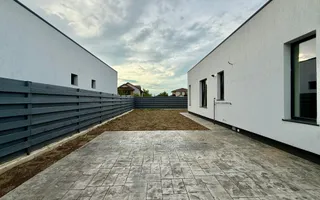 Eleganță, confort și liniște –mutare imediata | Casă nouă în Balotești - Poză 11