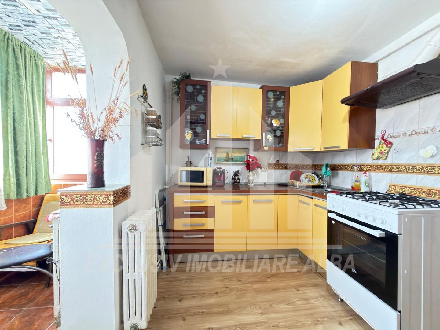 Apartament cu 3 camere | 2 bai | 69 mp | Cetate - Mercur - Poză 2