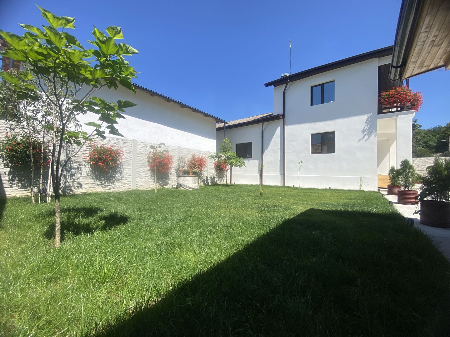 Gata de locuit! Vanzare casa cu 5 camere in Priboiu, com.Branesti - Poză 1