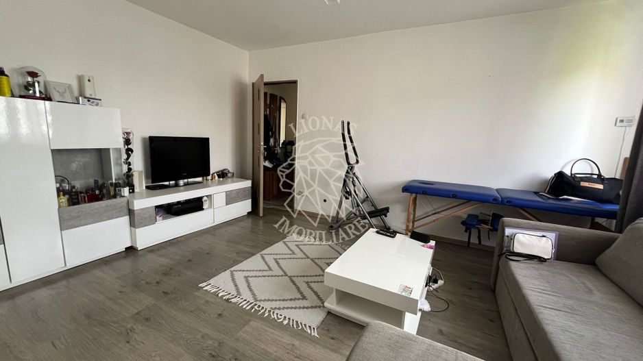 Apartament 2 camere-balcon-Zona Decebal, Apolo - Poză 2