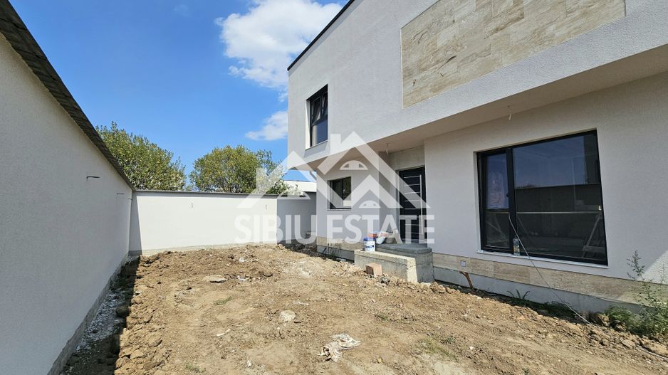 Casa noua 4 camere Selimbar central - Poză 6