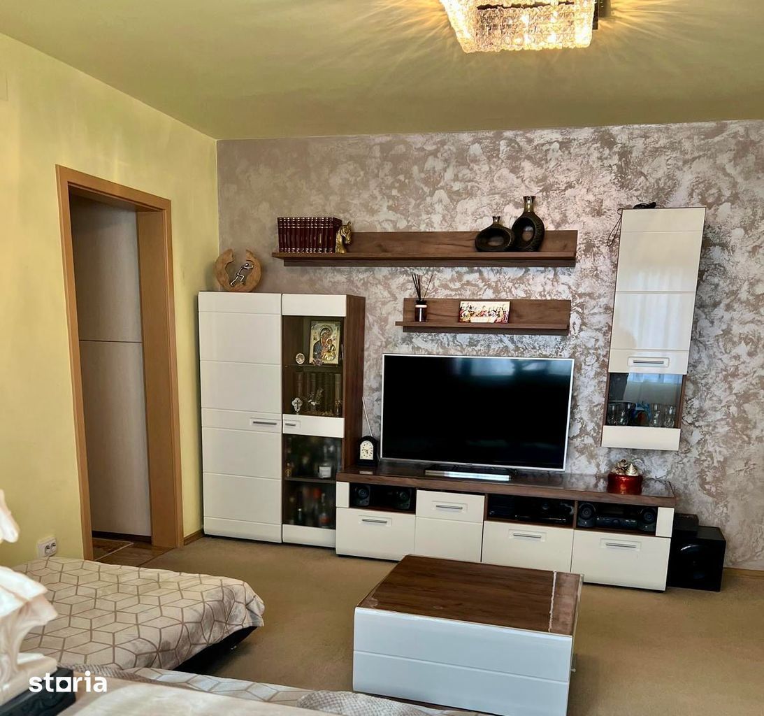 Proprietar vand apartament cu 3 camere, centrala+ baxa, zona Girocului - Poză 1