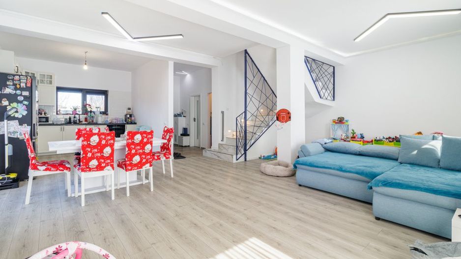 Casa Corbeanca P+1 cu 3 dormitoare si curte generoasa, terasa si loc de parcare - Poză 2