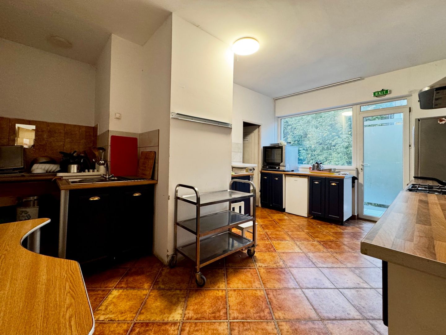 Casa spațioasă, cu spațiu comercial, locuri de parcare - Aradului Vest - Poză 11