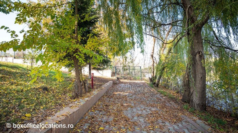 Vilă deschidere  lac Grivița  direct proprietar cu 20 m și 20 strada - Poză 5