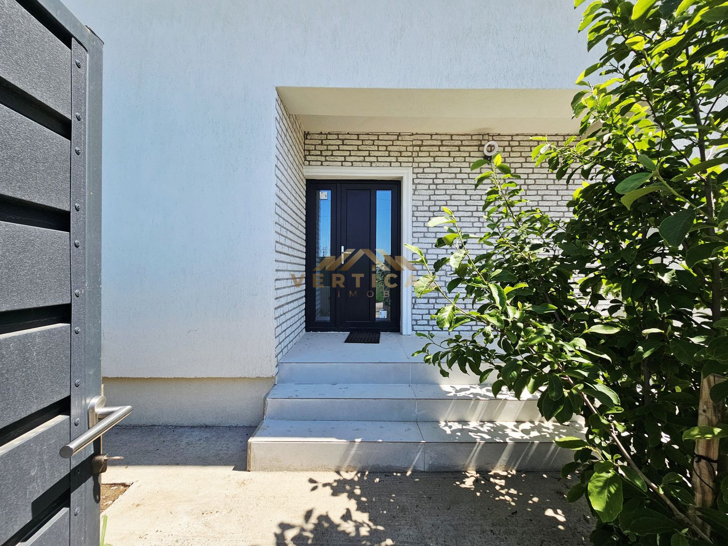 Vila 4 camere in centrul comunei Berceni - Poză 7