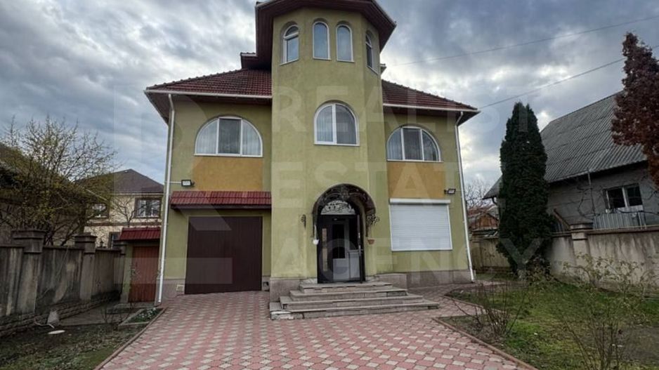 Chirie, casă, 3 nivele, 5 camere, strada Cetatea Albă, Botanica - Poză 1