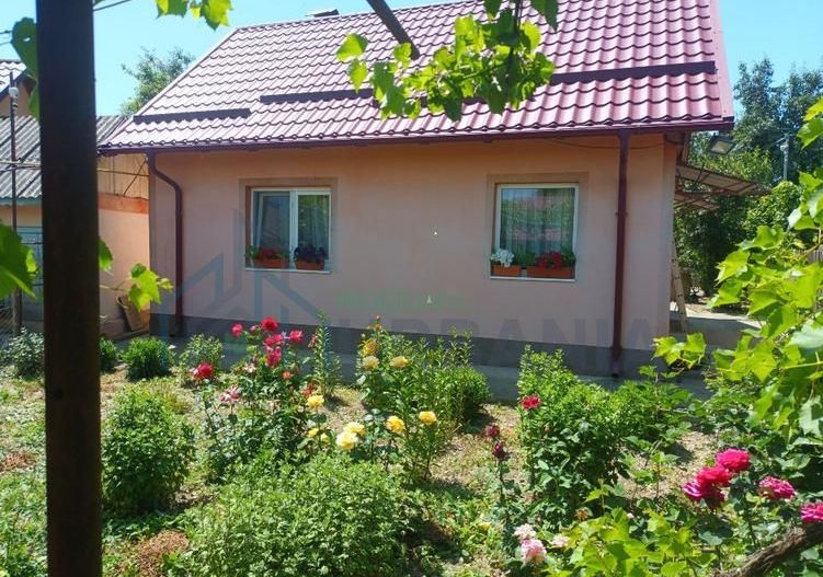 Casă de închiriat în Verseni, pe malul râului Moldova - Poză 1