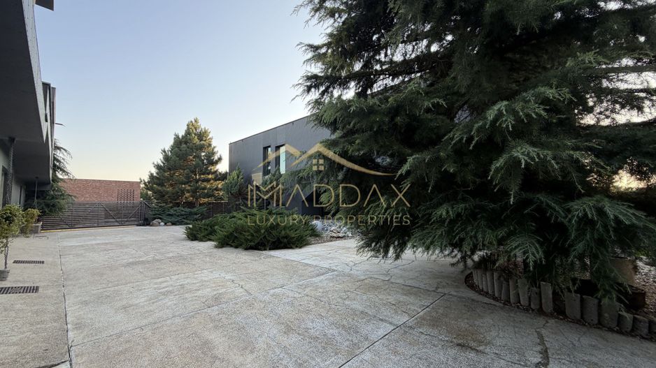Vila Exclusivista *2223mp teren* / Piscina proprie / 5 garaje / Otopeni - Poză 10