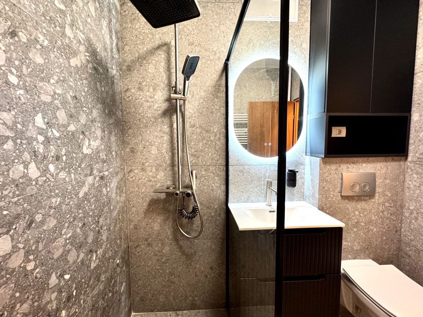 Apartament cu stil, eleganță și energie vibrantă, în Piața Victoriei - Poză 15