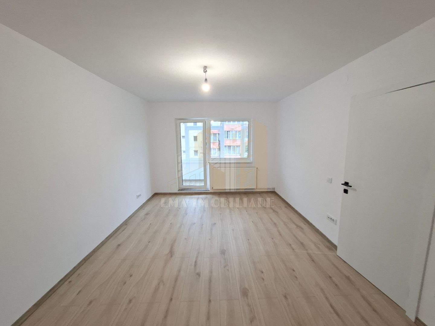 Apartament 2 camere decomandat Tractorul Brasov - Poză 3
