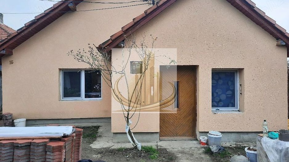 Casă individuală Plopi, 75 mp, teren 1.365 mp, 2 corpuri - Poză 1