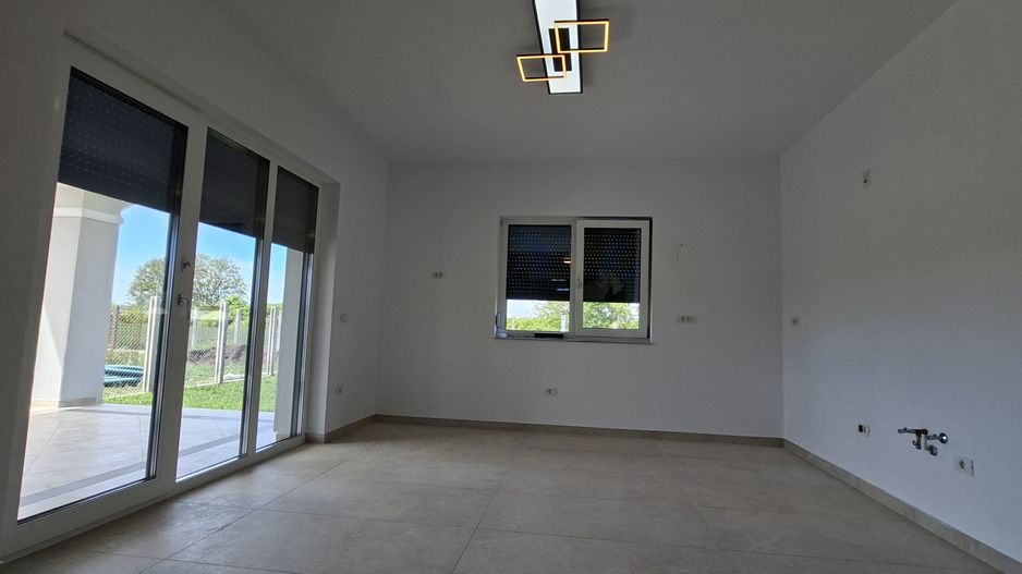 Locuinta individuala cu garaj- in stil mediteranean - Poză 5