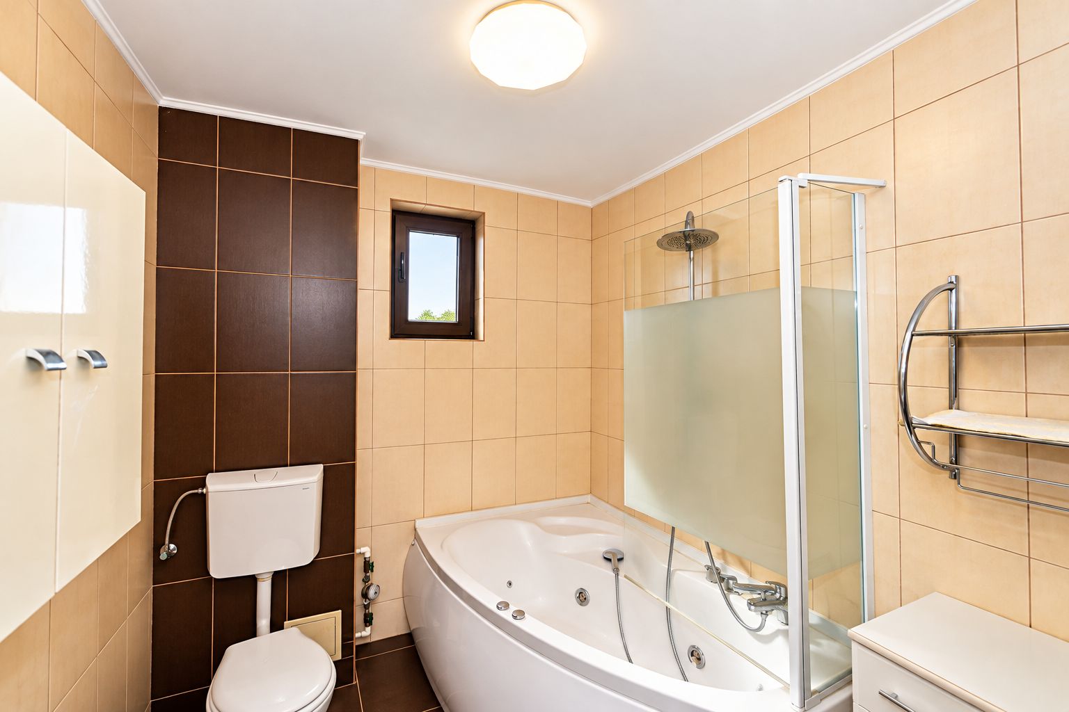 Apartament 2 camere de vanzare, 67mp mobilat, parcare, bloc cu 6 ap. - Poză 11