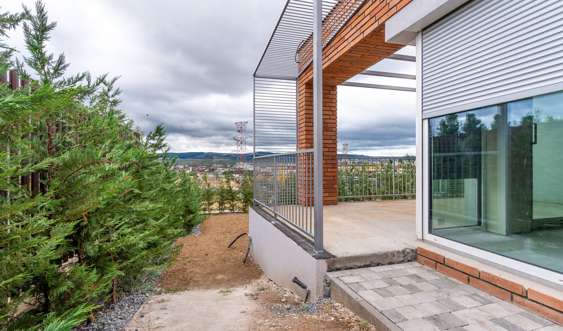 Duplex modern in Voronet, 136 mp utili, garaj si teren 325 mp - Poză 11