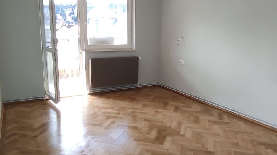 Apartament cu 3 camere  in zona centrala a Brasovului - Poză 3
