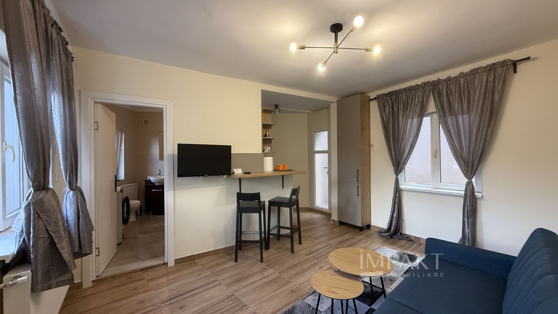 Apartament cu 3 camere si curte in Vila langa Parcul Central - Poză 4