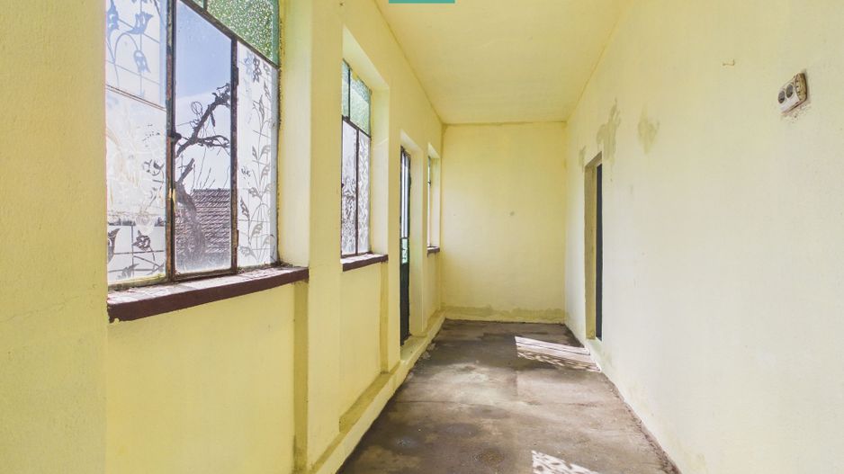 Casă cu teren generos de 6.000 m² - Poză 2