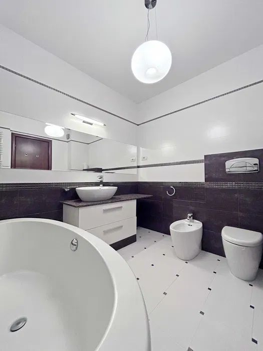 4 camere decomandate, 160mp, lângă Herăstrău, parcare inclusă - Poză 3