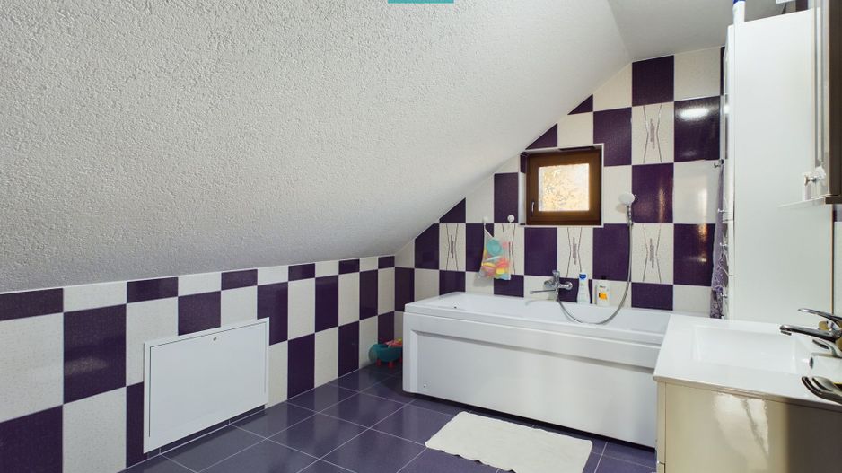 Vilă cu mansardă în Bujac - Poză 30