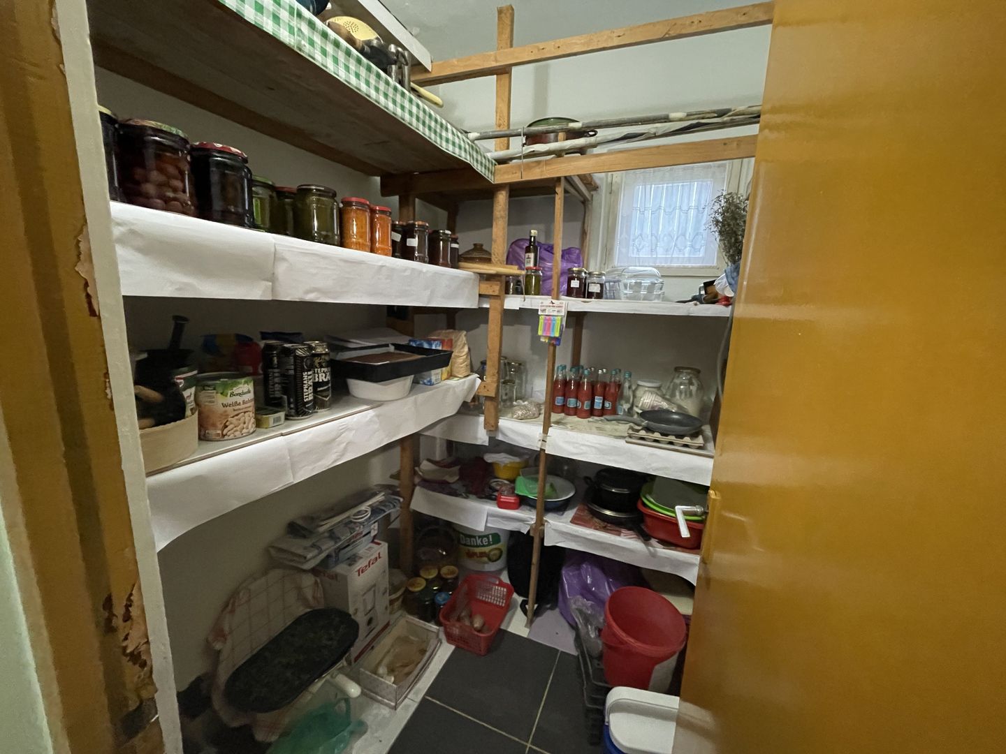 Casă cu etaj, Livezeni - Poză 8