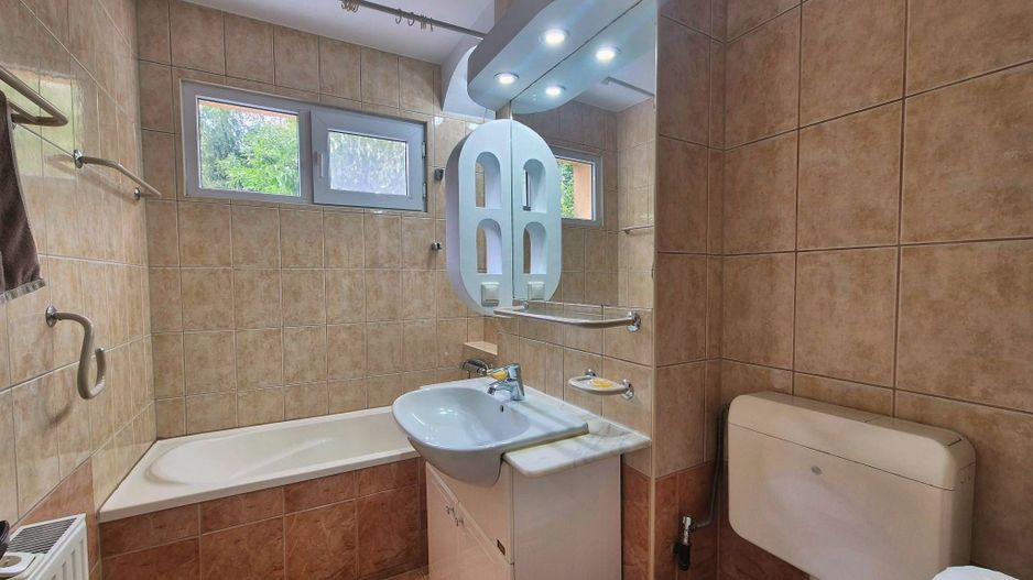 Apartament cu 3 camere, zona Piața Astra, etaj 1 - Poză 4