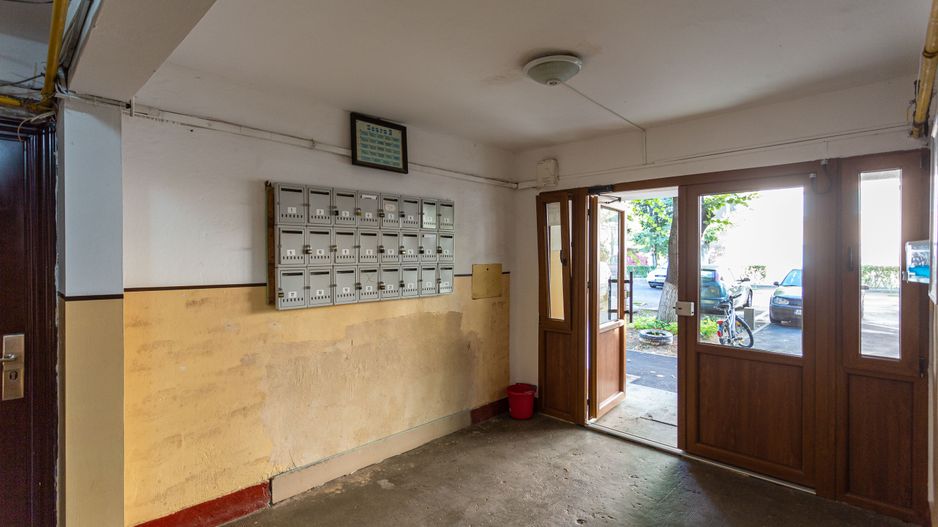 Ap cu 4 camere, la etajul 3, zona Kaufland, Banu Mărăcine - Poză 9