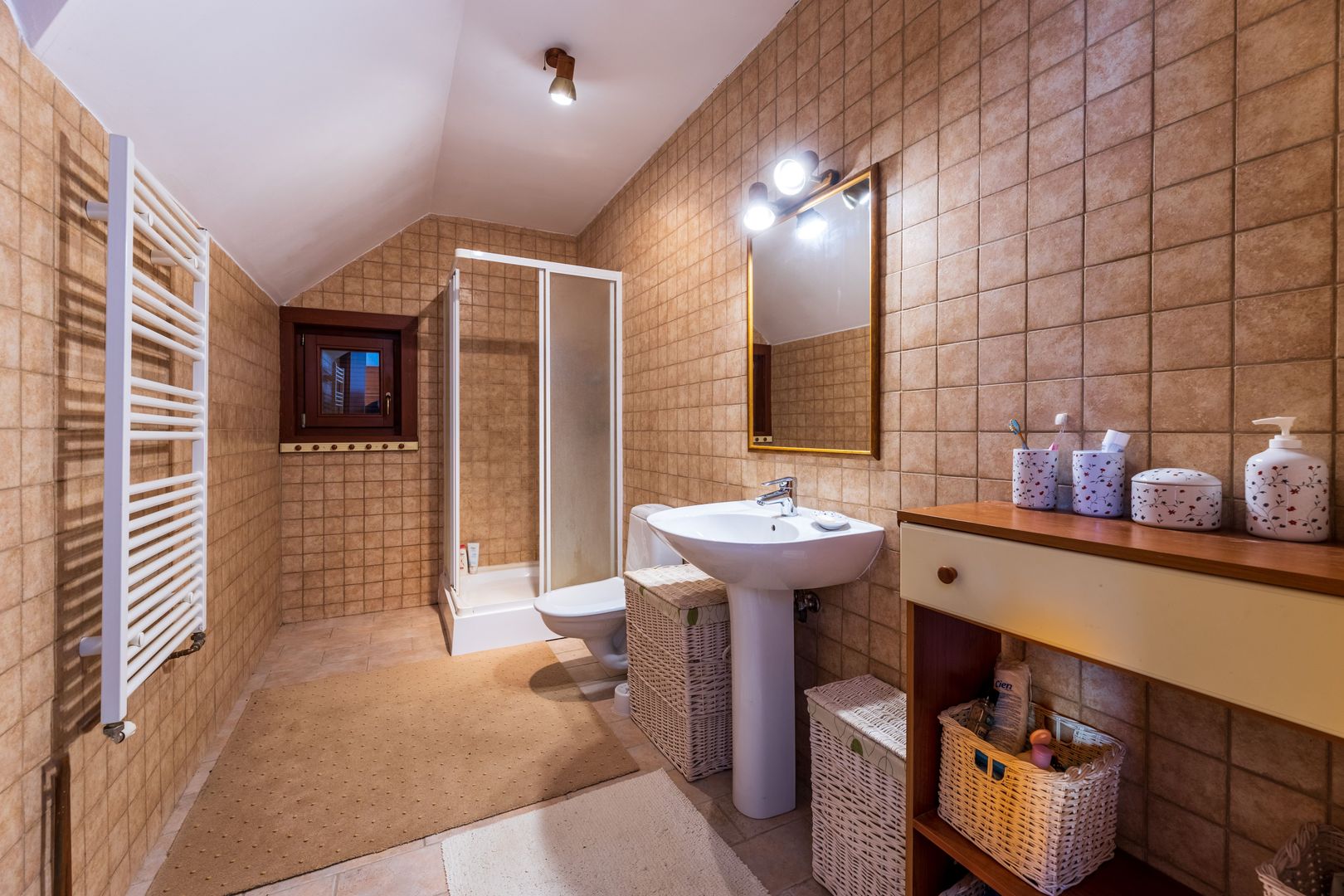 Casă de vacanță în Poiana Mărului. - Poză 13