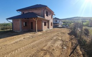 Casa Individuala cu 326 mp de curte si Carport, in Poplaca - Poză 8