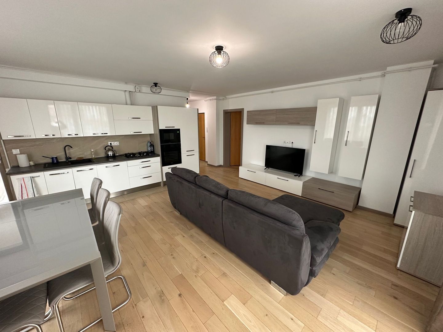 Apartament bloc nou 4 camere - parcare subterana - Poză 1