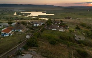 Complex turistic de vanzare in Enisala / Tulcea - Poză 9