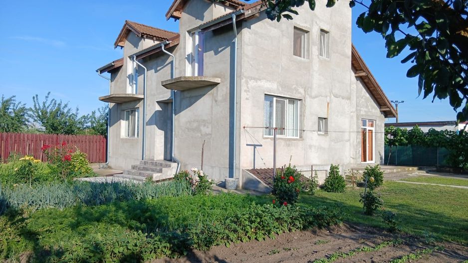Casă cu 7 camere și teren generos în Șofronea - Poză 1